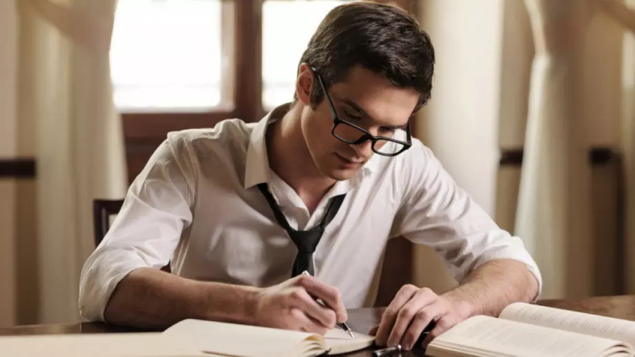 Вечерен виц: Професор пита студент: Какви видове раждане познавате?