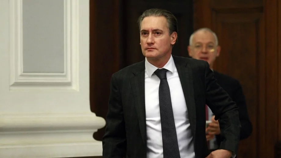 Домусчиев атакува Валентин Златев заради новия закон за горивата