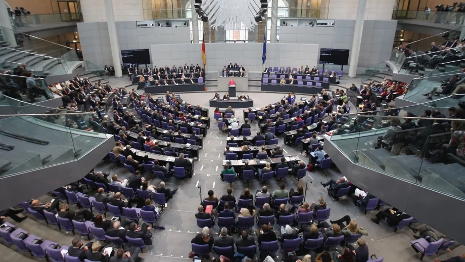 Бундестагът изрази мощна подкрепа за спасителната програма на Гърция