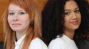 Изумително! Тези две момичета са близначки