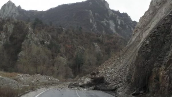 Свлачища пречат на движението