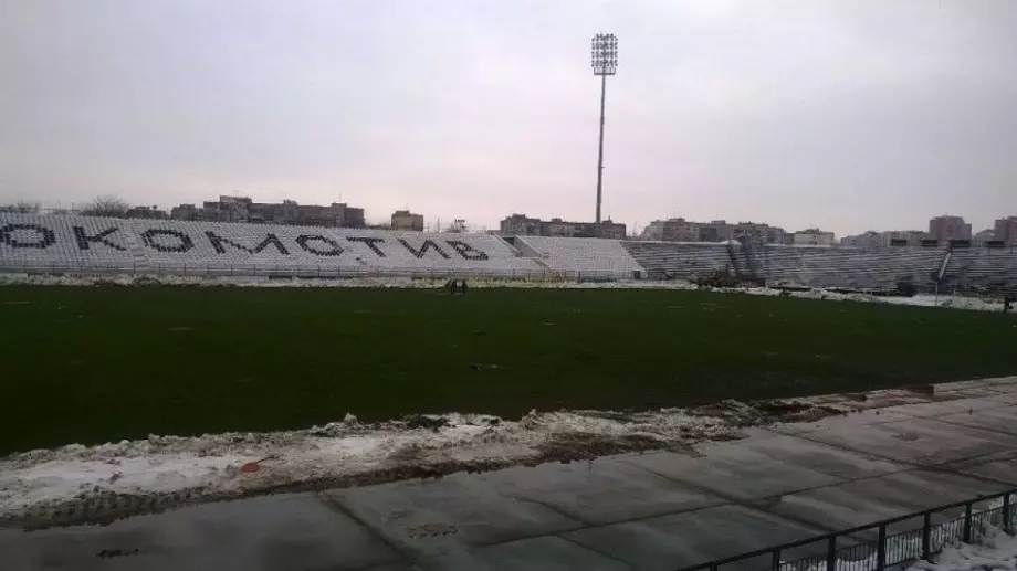 Трибуна "Бесика" на стадион "Локомотив" е наполовина готова (СНИМКА)