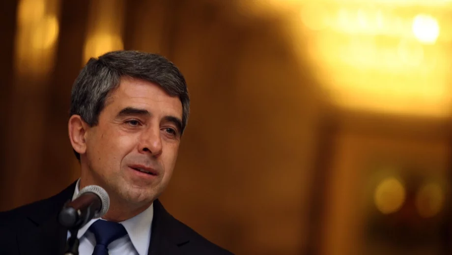 Президент и министри спестяват от заплати 