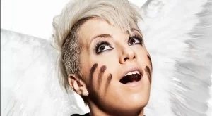 Поли Генова се превръща в грозното пате