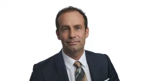 Симон Фасдал: България би трябвало да спечели от поевтиняването на петрола