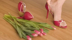 Как да разширите обувки (видео)