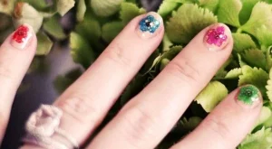 7 идеи за флорален маникюр