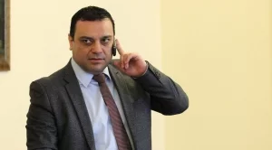 2015/03/25/0127929001427285696