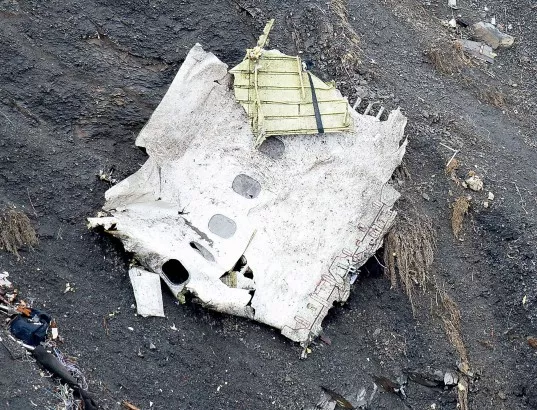 Откриха отломки от разбилия се руски самолет