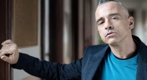 Вижте новото видео на Ерос Рамацоти