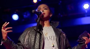 Лорин Хил идва в България