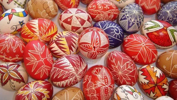 Работилници за писани великденски яйца