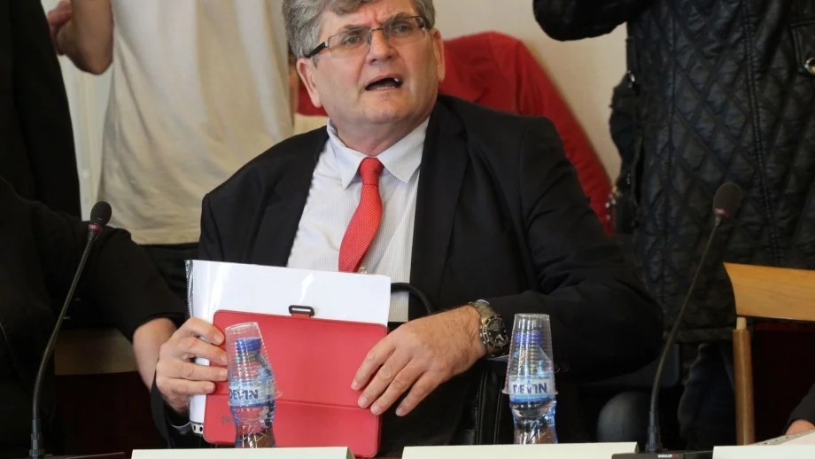 Еленко Божков насочи презентацията си за член на КЕВР срещу ЕРП-тата