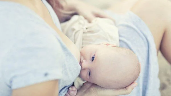 Какво мислят мъжете за кърменето на обществени места