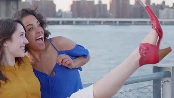 Вече има и обувки за селфи