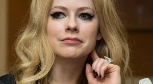 Аврил Лавин разкри от какво е била тежко болна 