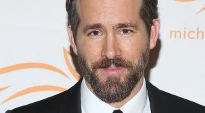  Райън Рейнолдс ударен от кола