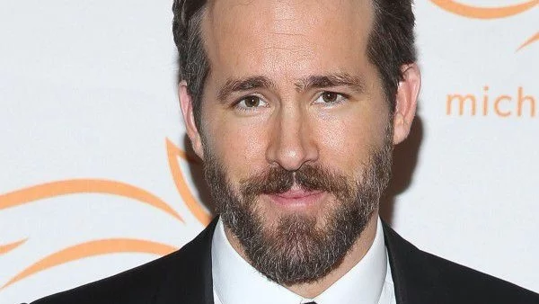  Райън Рейнолдс ударен от кола