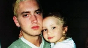 Помните ли дъщеричката на Еминем? Ето как изглежда днес на бала си!