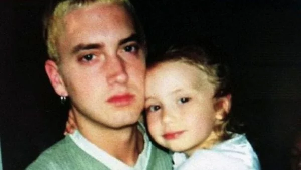 Помните ли дъщеричката на Еминем? Ето как изглежда днес на бала си!