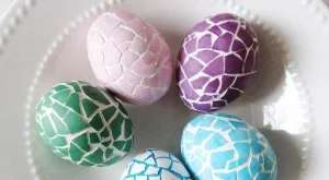 Направи си сама:  мозаечни яйца