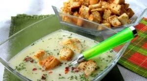 Крем супа от тиквички с чеснови крутони