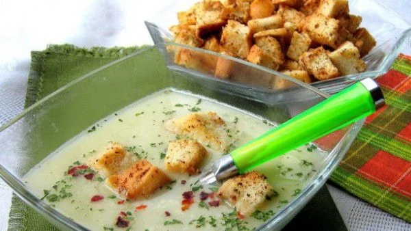 Крем супа от тиквички с чеснови крутони