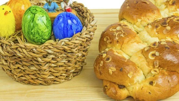 Козунак с локум и сушени плодове