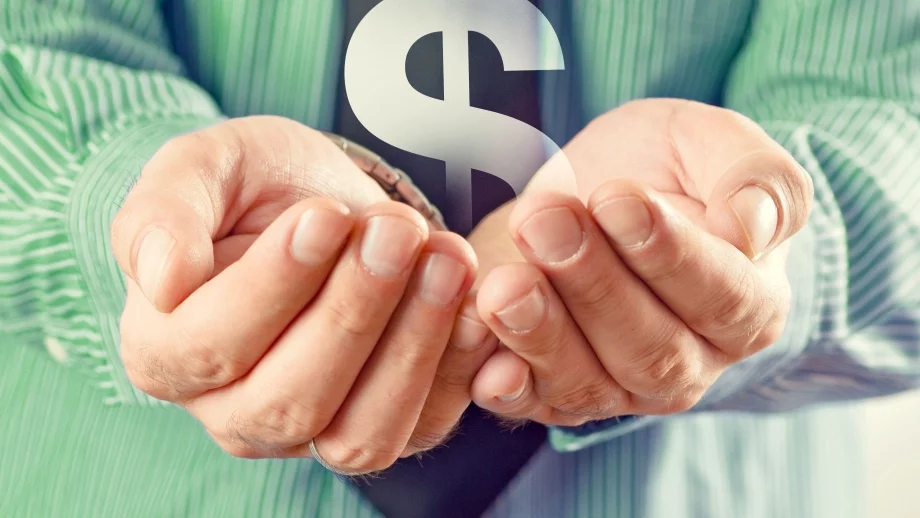 Доларът поевтиня след данните за продажбите на дребно