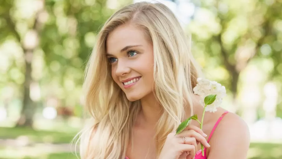 Виц на деня: Блондинка по улицата (Смехът е гарантиран)