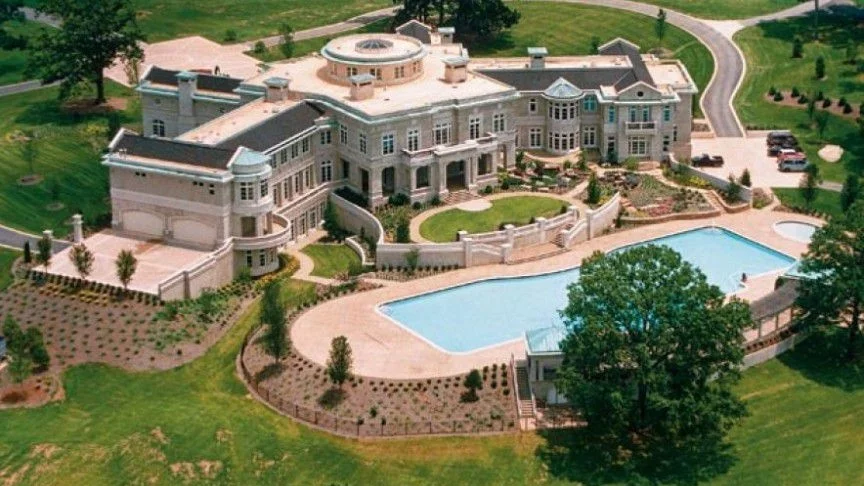 Невероятните имения на известни рапъри 