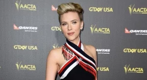 Йохансон не обича да говори за майчинството си