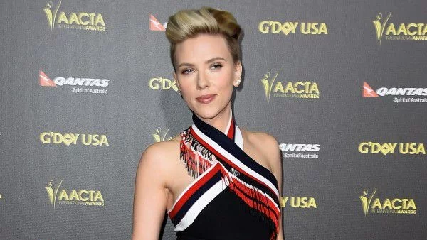 Йохансон не обича да говори за майчинството си