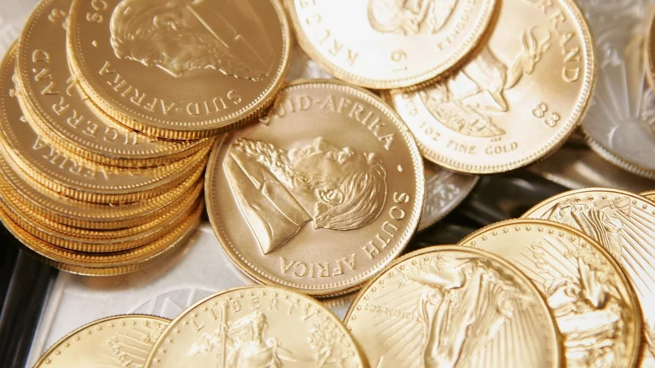 Златото поевтиня, след като фокусът се измести към увеличението на лихвения процент в САЩ