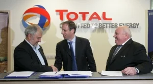 Total ще си сътрудничи със СУ и МГУ