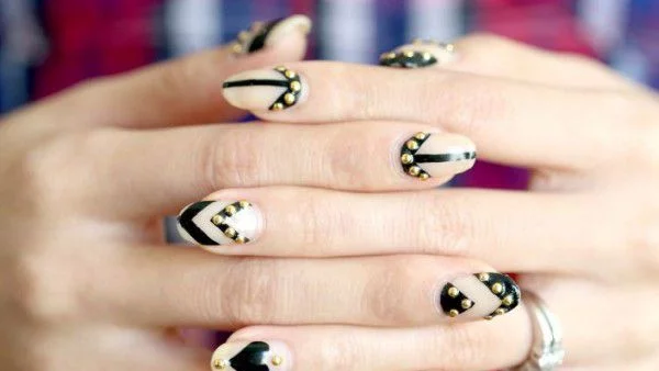 Идеи за маникюр "негативно пространство"