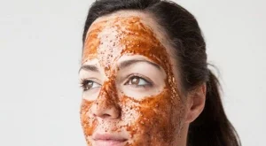 Маска срещу акне с мед и индийско орехче