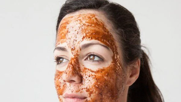 Маска срещу акне с мед и индийско орехче