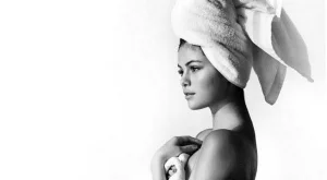 И Селена Гомес по кърпа