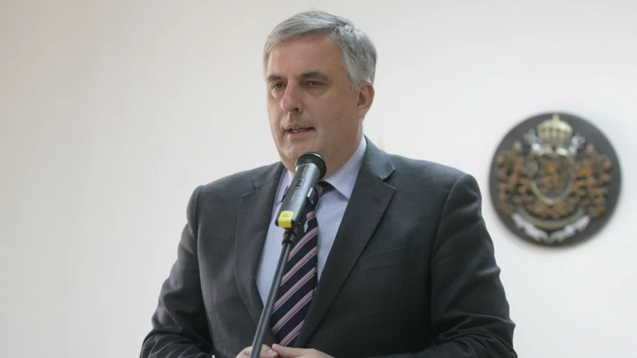 Калфин: Кабинетът ще обжалва съдебното решение за минималната заплата