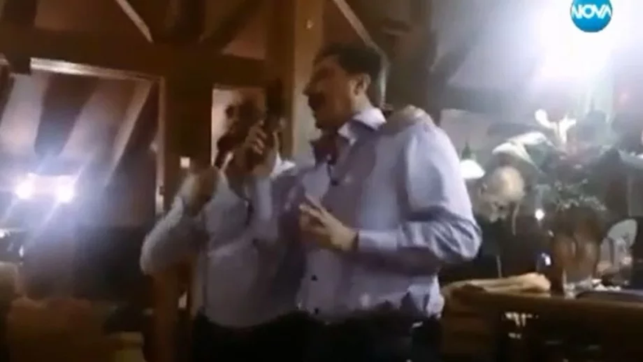 Искров и Василев в топла прегръдка и с прочувствена песен преди краха на КТБ (видео)