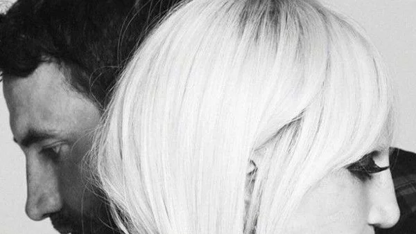    Донатела Версаче рекламира Givenchy