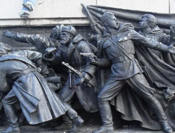 Руският посланик: Паметникът на съветската армия е за съветския освободител, който спаси Европа