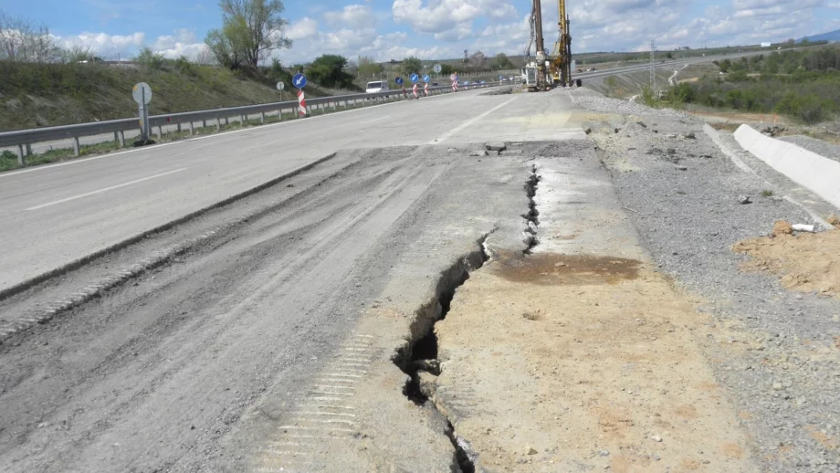 Ремонти по пътищата в страната през цялото лято 