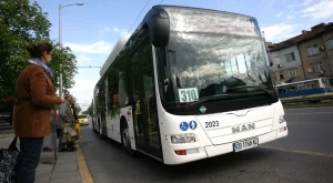 Навес и пейка за всяка втора спирка в София предвижда Фандъкова