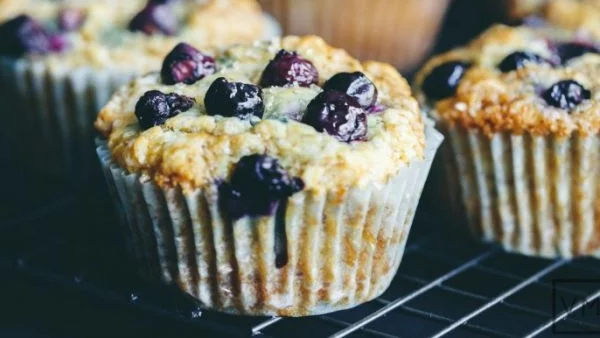 Здравословни лесни мъфинчета с овесени ядки и боровинки