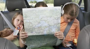 10 начина да забавлявате децата на дълъг път