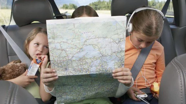 10 начина да забавлявате децата на дълъг път