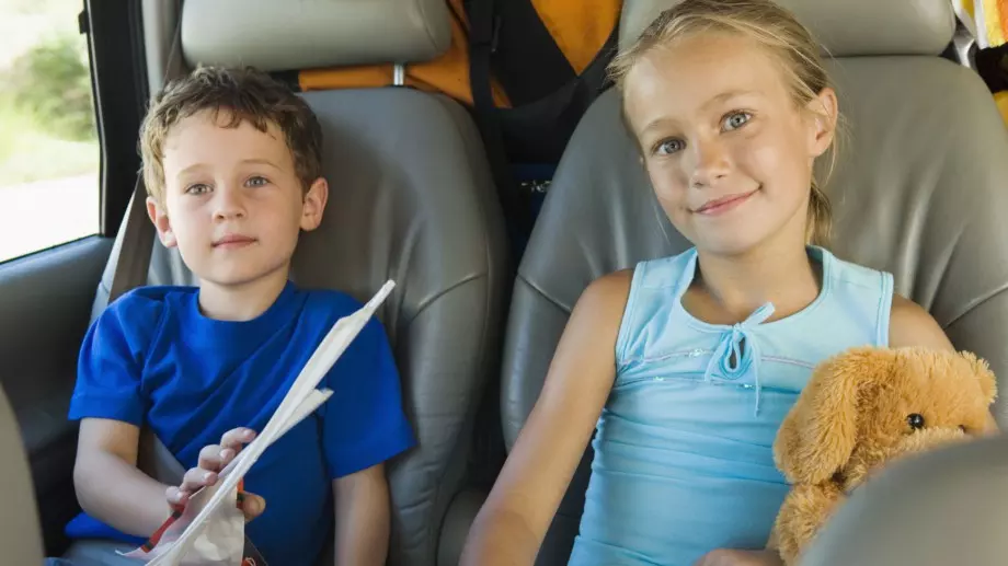 С деца на път: 5 забавления за пътуване с кола