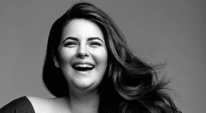 Тес Холидей - пищни извивки на показ